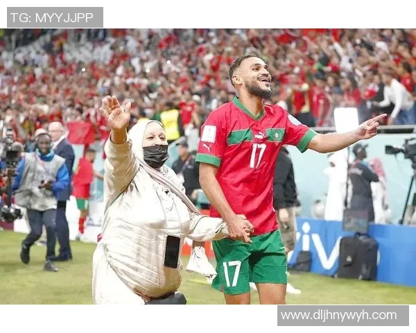 足球明星激情挥手庆祝瞬间视频集锦展现赛场荣耀与团队精神